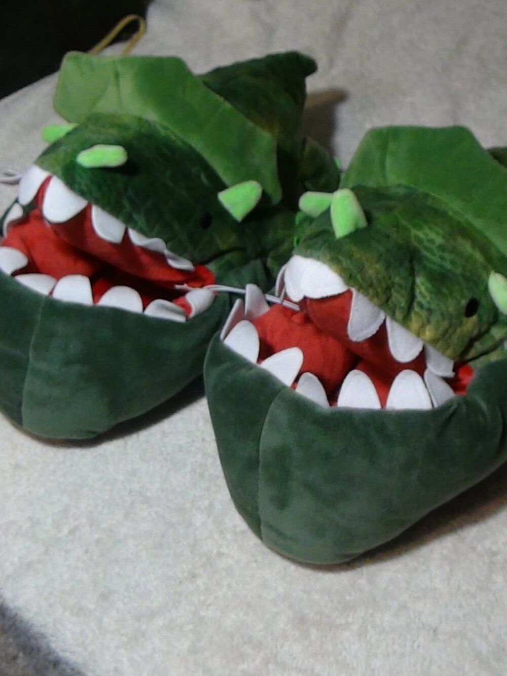 Kids Cat And Jack Green Dinosaur Non-slip Slippers XL 6-7